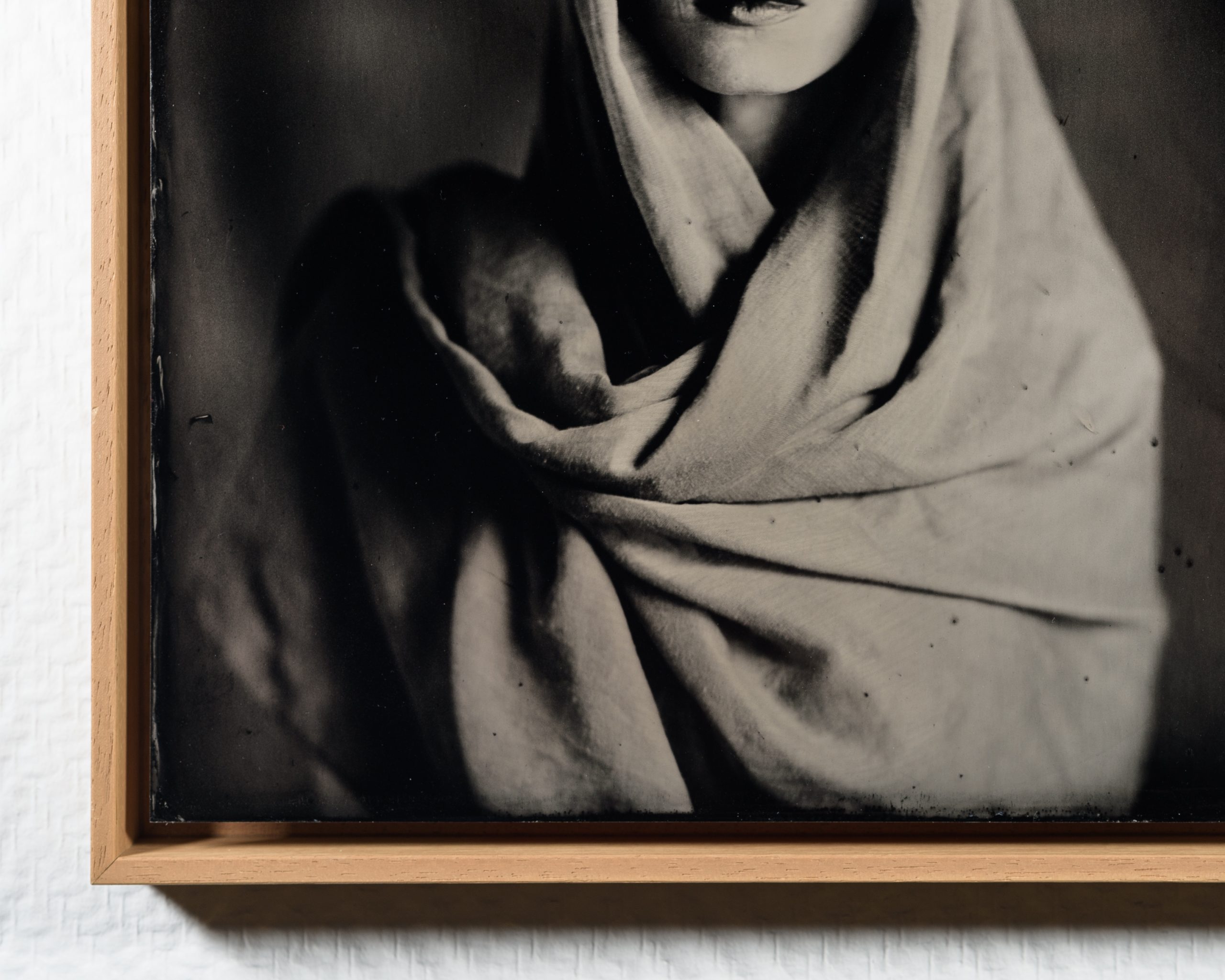 Detail eines Tintype — Silbertextur im Nassplatten-Verfahren