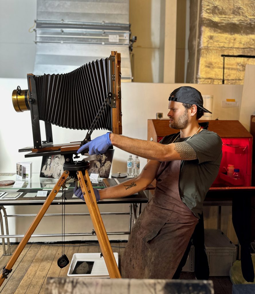 Maximilian Zeitler with his large format camera during the Photopia 2023 fair for photography.